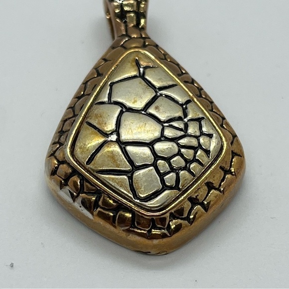 𝅺PREMIER Designs Salisbury Croc Magnetic Close Pendant Two Tone Patina - Picture 5 of 6